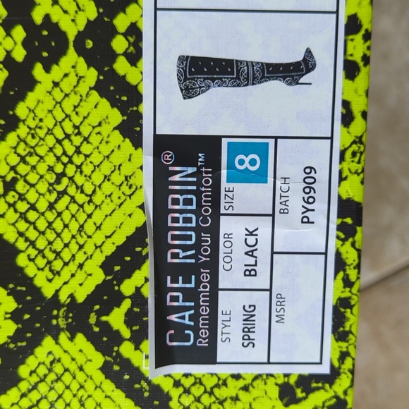 Cape Robin Black thigh high boots - Picture 4 of 6